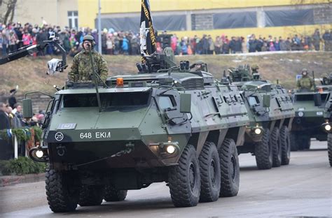 Эстонский военный парад в Нарве - bmpd — КОНТ