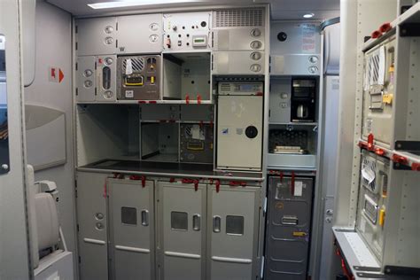 airline operations - What does a passenger aircraft galley ('kitchen ...