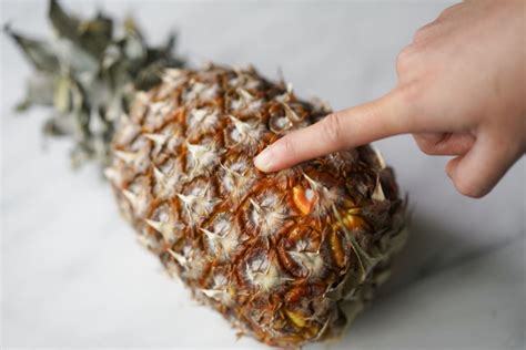 How To Ripen A Pineapple 4 Simple Tips Fueled With Food