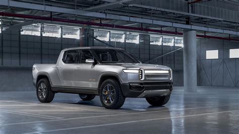 2021 Tesla Cybertruck vs. 2021 Rivian R1T - GearOpen.com