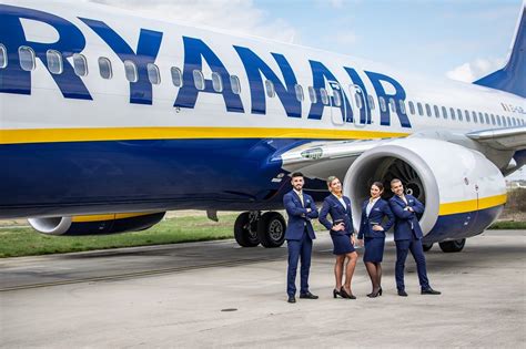 Ryanair Recrute 100 Hôtesses Et Stewards à Bordeaux Marseille Beauvais Et Toulouse