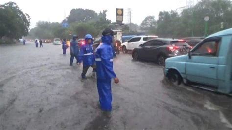 Ini 31 Rt Dan 6 Ruas Jalan Di Jakarta Yang Terendam Banjir Hari Ini