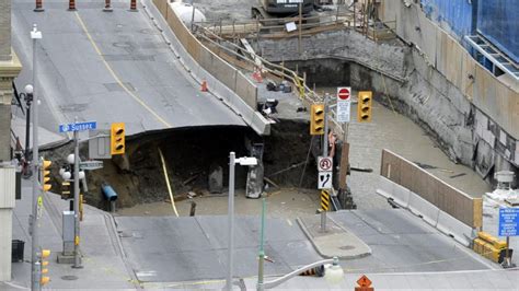 Video Massive Lane Sinkhole In Ottawa Swallows Car Forces