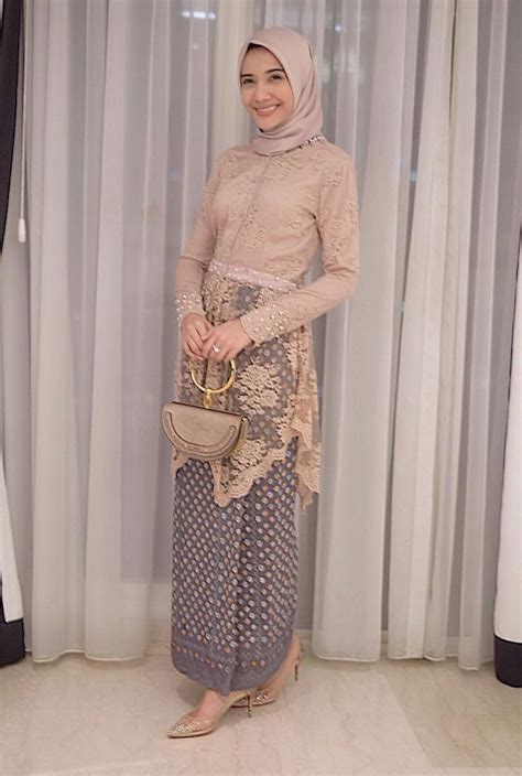 Model Kebaya Batik Modern Kombinasi Terbaru