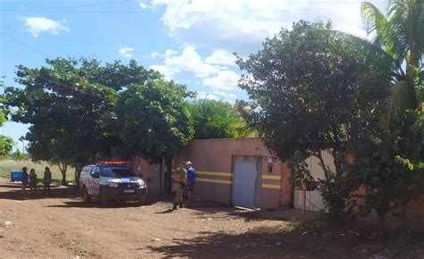 AGORA Adolescente de 16 anos é morto a tiros na porta de casa no setor