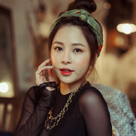 Hot girl Trâm Anh World Cup Người có tài chính lo cho mình yêu mình thì tốt chứ sao chẳng