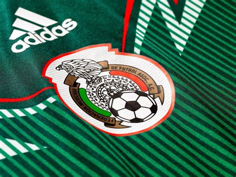 Download Mexican Football Team Logo Wallpaper | Wallpapers.com