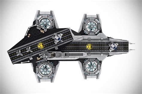 Official LEGO Marvel Superheroes: The SHIELD Helicarrier Has 2,995 ...