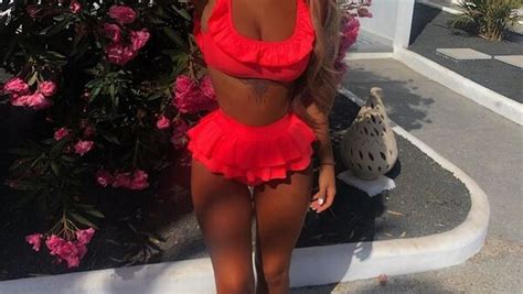 9 Hot Sexy Chloe Wilson Bikini Pics