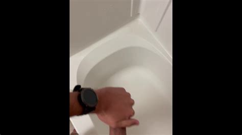 大量射精在我的浴缸里 Pornhub Gay