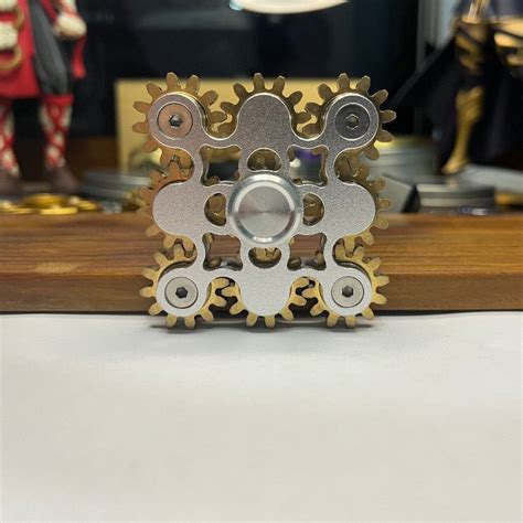 Fingertip Gyro Planetary Gear Nine Tooth Linkage Spinner