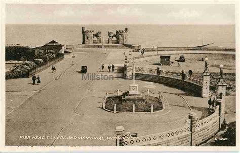 WITHERNSEA, PIER HEAD TOWERS AND MEMORIAL - Millston Postcards