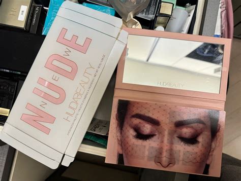 Huda Beauty the new nude eyeshadow palette g 美容個人護理 健康及美容 皮膚護理 化妝品 Carousell