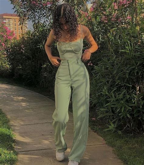 Aisya H adlı kullanıcının Outfit inspo panosundaki Pin Stil