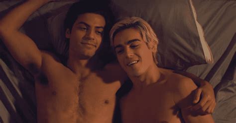 Tiny Pretty Things Too Uncomfortable With Nudity And Explicit Sex Scenes Fans Call Netflix