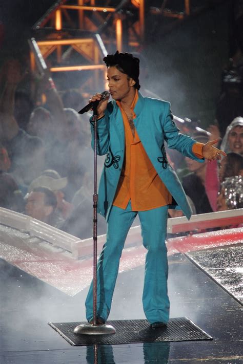 Performing at the Super Bowl XLI halftime show in 2007. | Prince's ...