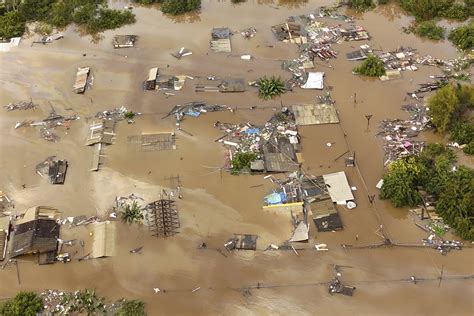 Mindestens Tote Bei Berschwemmungen Im S Den Brasiliens Brf