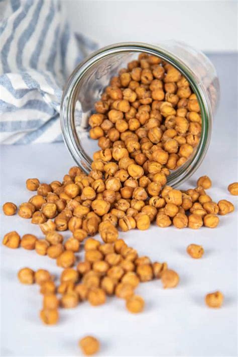 Roasted Chana (Crispy Indian Chickpeas!) - Urban Farmie