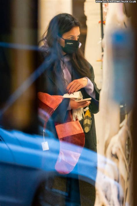 Katie Holme New York Beautiful Paparazzi Babe Posing Hot Celebrity Famous And Uncensored