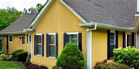 Brightening Oakville With Yellow Vinyl Siding