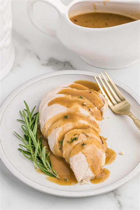 Smooth and Flavorful Turkey Gravy from Drippings - Grandbaby Cakes