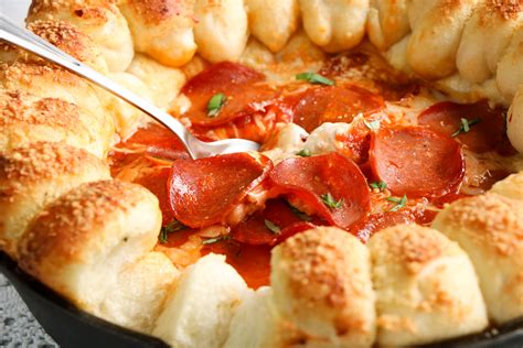 Cheesy Italian Skillet Pizza Dip Recipe With Bread For Dipping