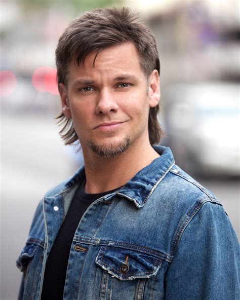 how tall is theo von