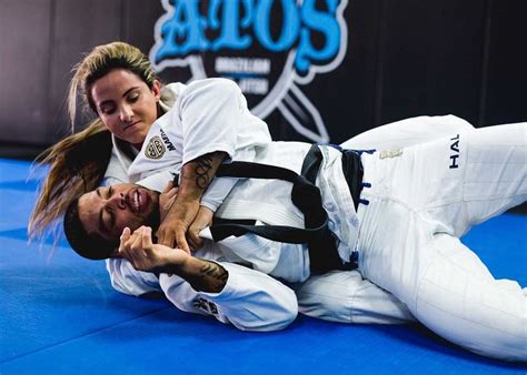 BJJ Beginner's Guide: Training with Women | Jiu jitsu women, Brazilian jiu jitsu women, Martial ...