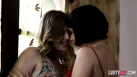 Busty Erotic Babe Gets Muff Licked