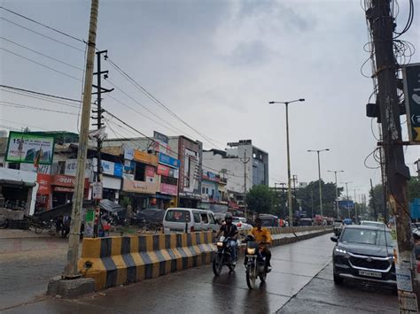 Weather Became Pleasant Due To Light Rain And Cold Winds People Got Relief From Humidity