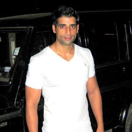 Mohsin Akhtar Mir Height, Weight, Age, Wife » StarsUnfolded