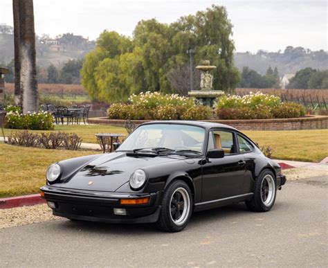 1985 Porsche 911 Carrera Coupe 1985 Porsche 911 Carrera Coupe