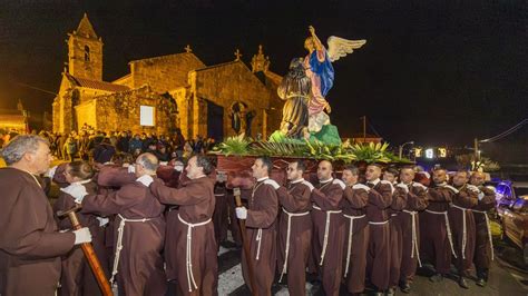 Las imágenes del Jueves Santo en Fisterra comienzan días grandes