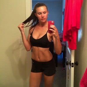 Fit Tummy Porn Pic