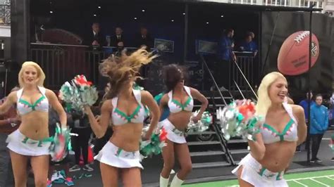 Hot Cheerleaders Performing Tnaflix