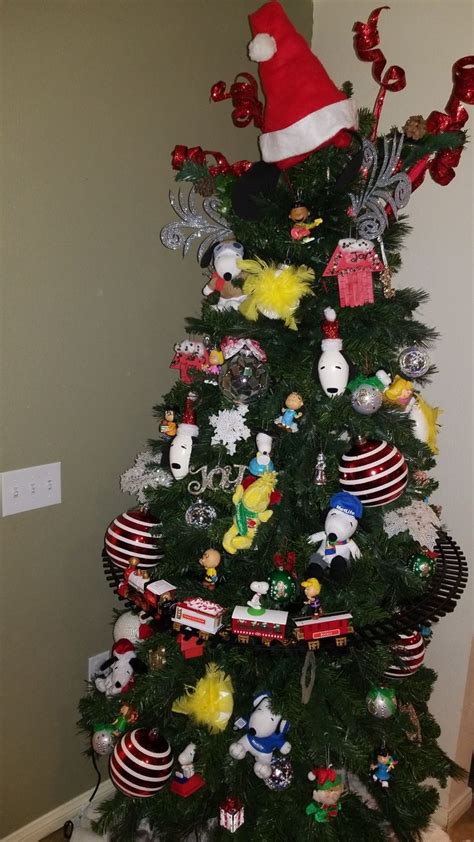 Snoopy christmas tree | Snoopy christmas tree, Snoopy christmas ...