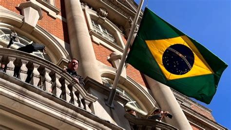 Em Londres Para Funeral Da Rainha Bolsonaro Faz Discurso Em Tom De