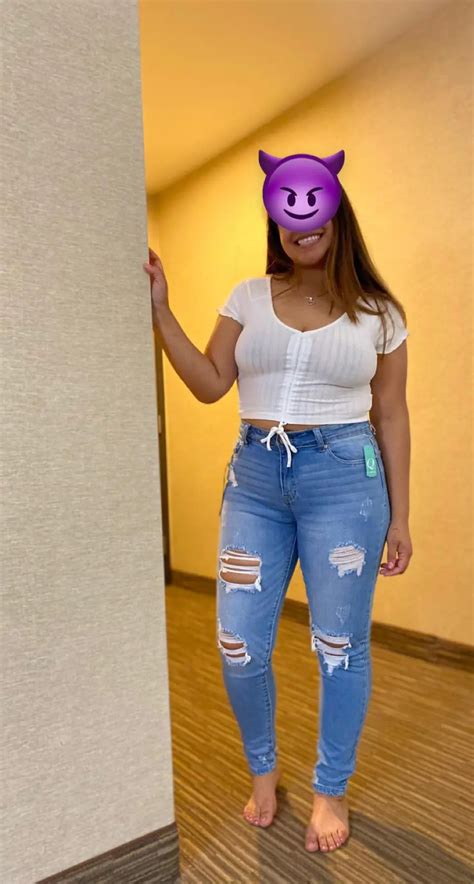 My Latina Doesnt Think Shes Beautiful Tell Her How You See Her And How You Would Use Her