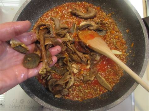 Ricetta Pappardelle al ragù di lenticchie e funghi La Ricetta di