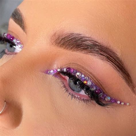 47 Cute Makeup Looks To Recreate Rhinestone Graphic Liner