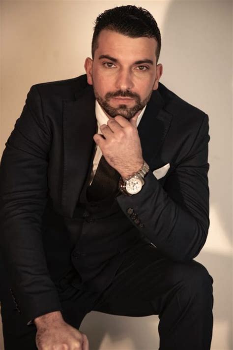 Milano Toy Boy gigolò e escort gay bacheca annunci ROSSO BOY