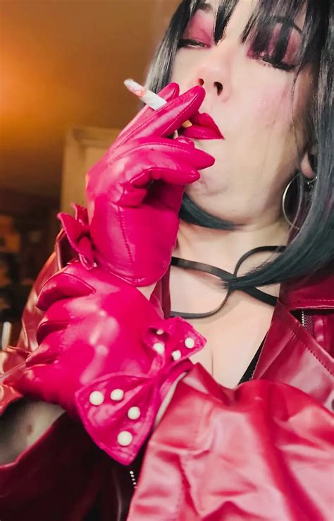 BBW Leather Mistress Tina Snua Smokes For Her Fans Smoking Smoker Omi Ome Drifting Snap