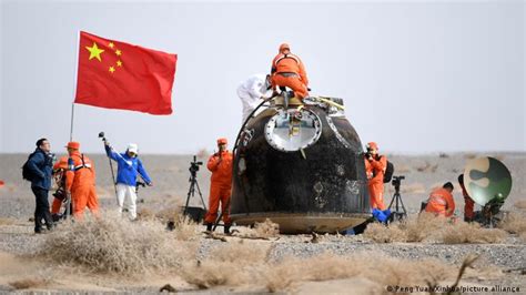 Astronautas Chineses Retornam Terra Ap S Seis Meses Isto Dinheiro