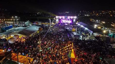 Terceira Noite De Shows P Tio De Eventos Lotado Mesmo Chuvas