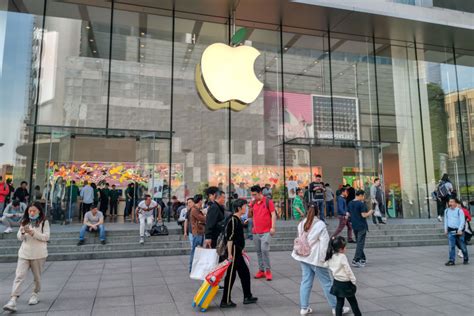 Nyc Teenager Suing Apple For 1 Billion After Being Falsely Arrested