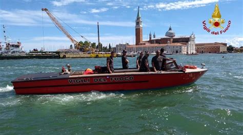 Venezia Loc Santelena Recuperato Dai Vvf Il Corpo Senza Vita Di Un