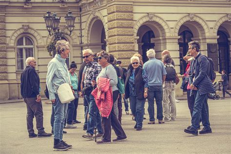 Imagen gratis: Turismo, multitud, personas, Grupo, calle, mujer, hombre