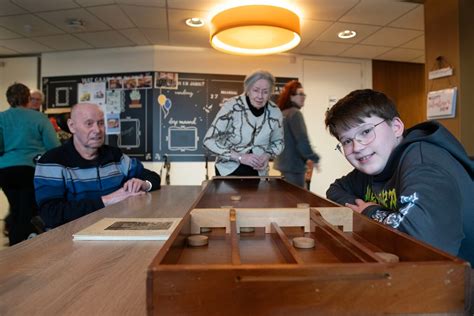 Marijn Speelt Net Zo Lief Met Dementerende Ouderen Als Met