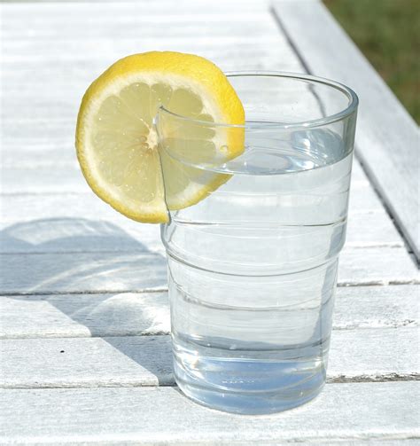 Lemon Water Facts, Health Benefits and Nutritional Value