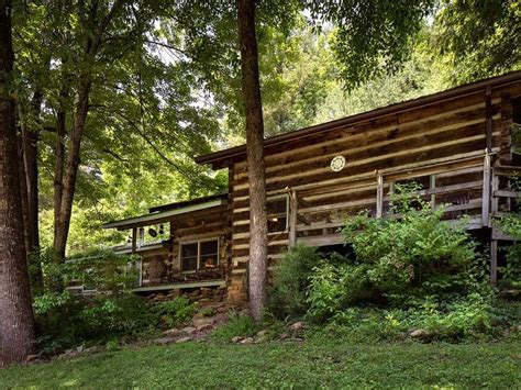 Viking Mountain Lodge Is An Old 2200 Square Foot Log Cabin Located